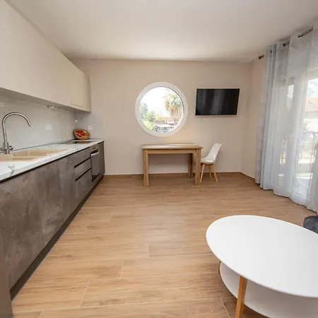Elea Appartement Vrasná
