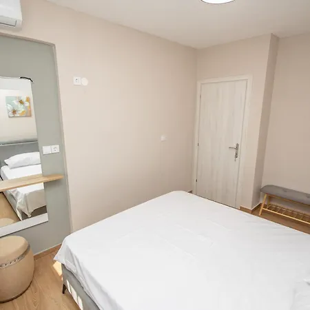 Elea Apartment