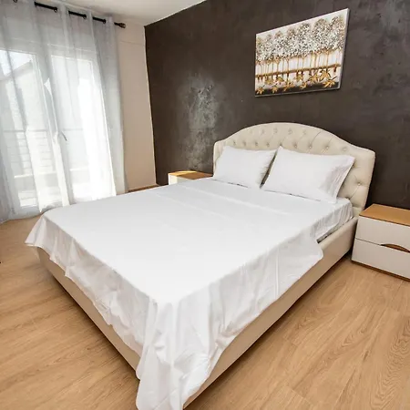 Elea アパート Vrasná